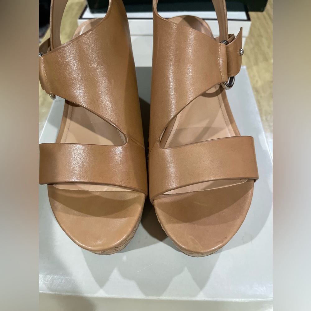 Marc Fisher! Tan leather wedge!